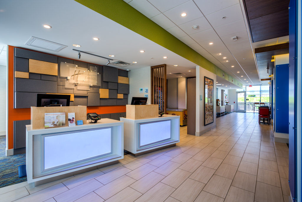 Holiday Inn Express & Suite Milroy - Reedsville Zewnętrze zdjęcie
